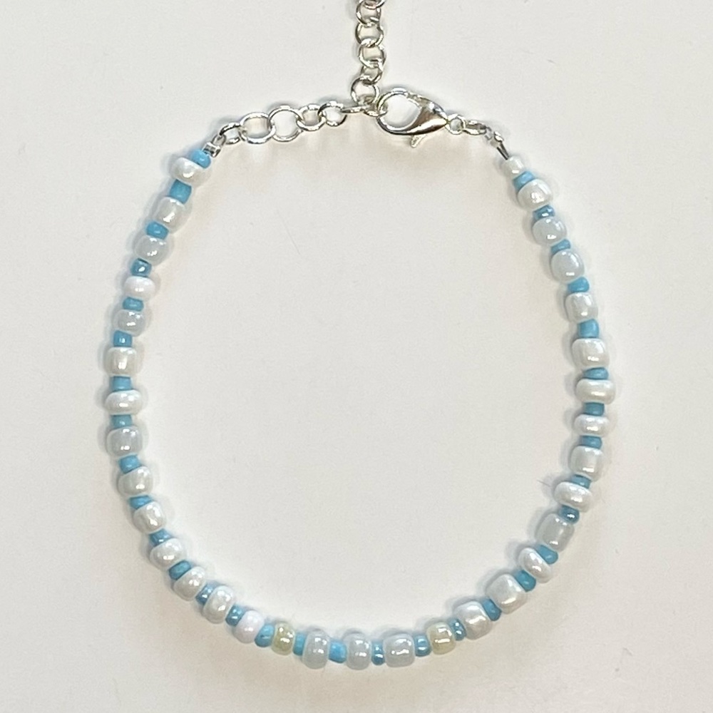❣︎ Blue and white beaded bracelet ❣︎